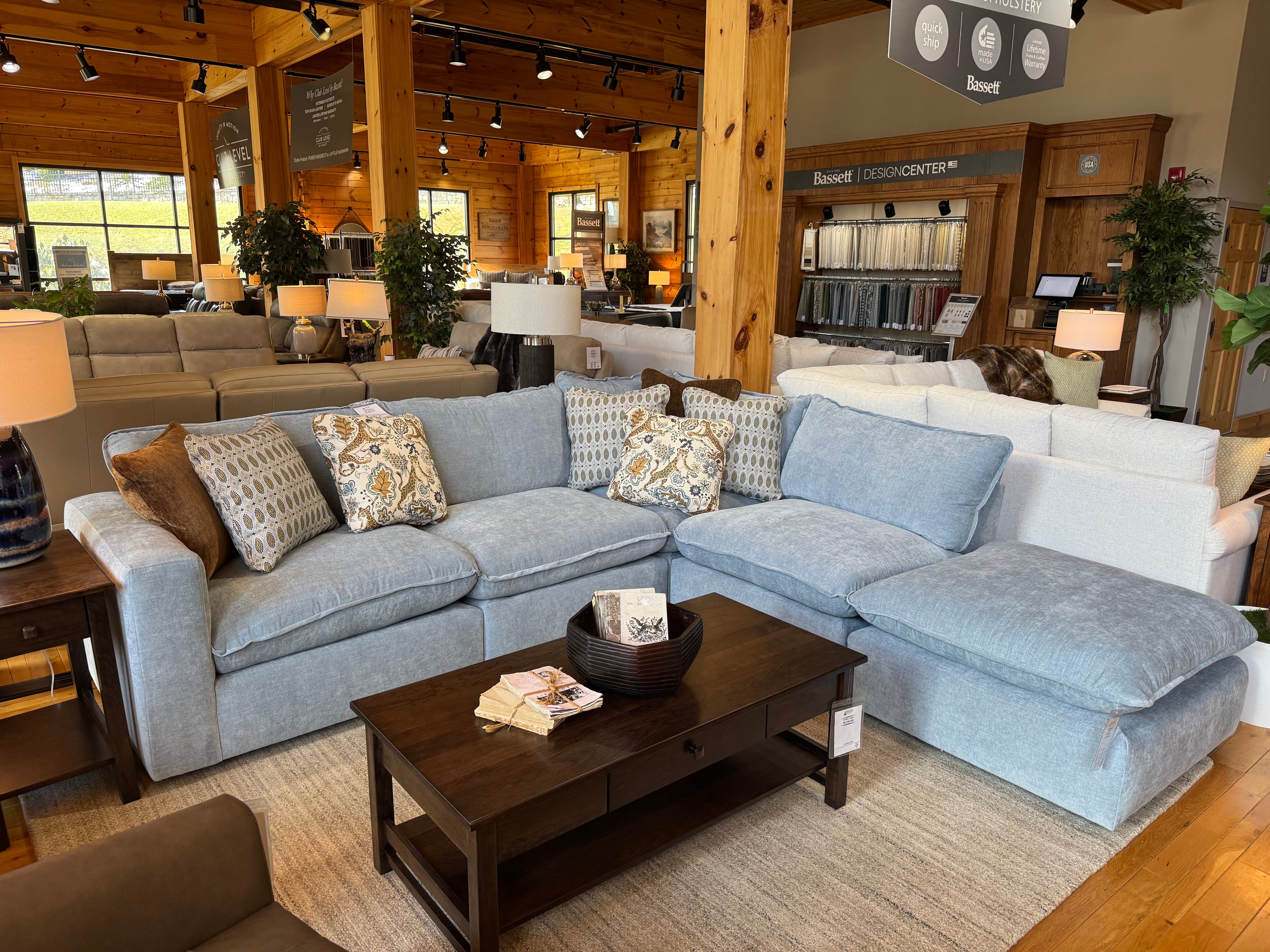 7127 Collection Sectional with Ottoman