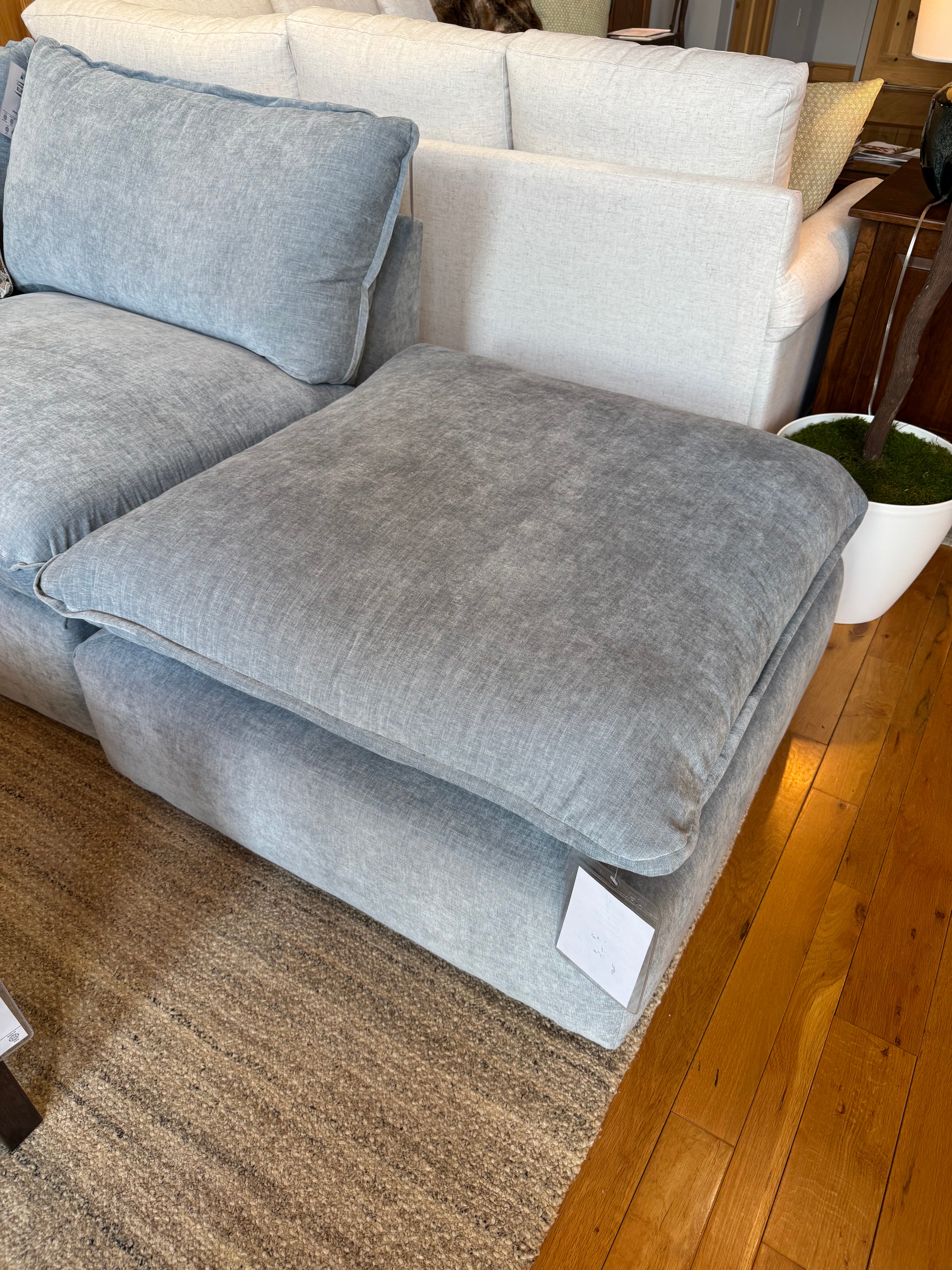 7127 Collection Sectional with Ottoman